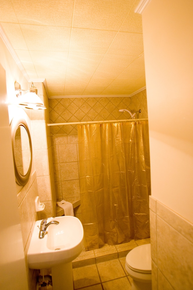 Mia's Boutique Hotel 48/50