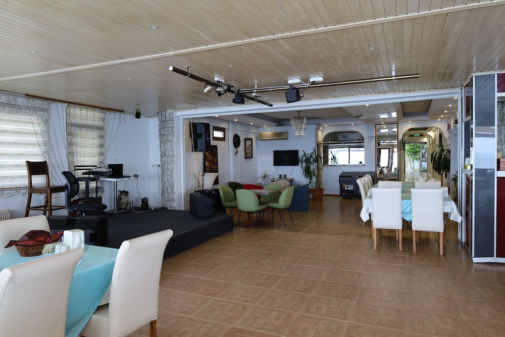 Demir Otel Restaurant 32/41