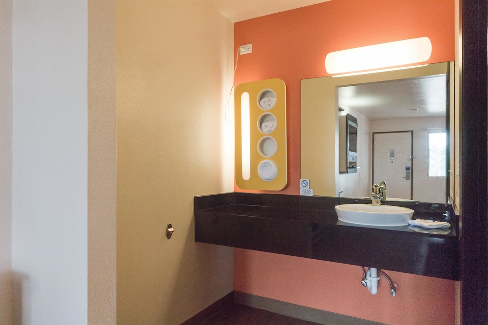 Motel6 Brownsville Tx North 54/55