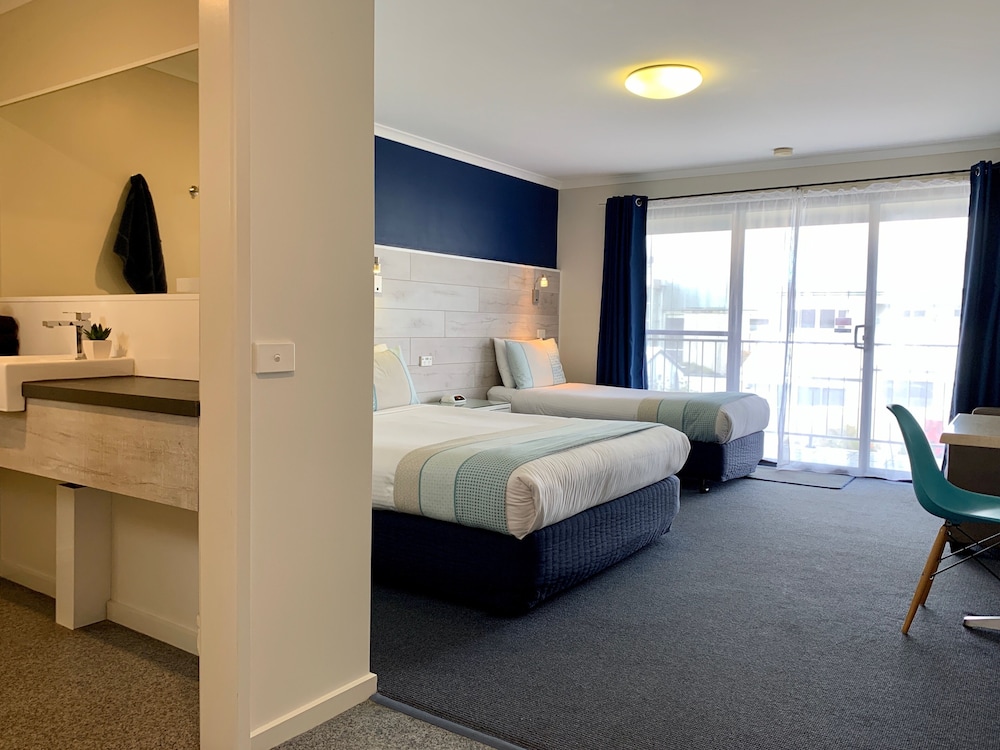 Apollo Bay Waterfront Motor Inn 16/80