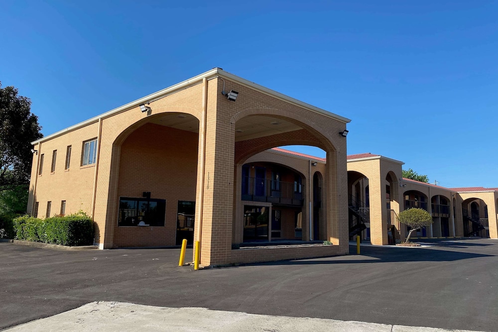 Days Inn by Wyndham Newnan 37/43