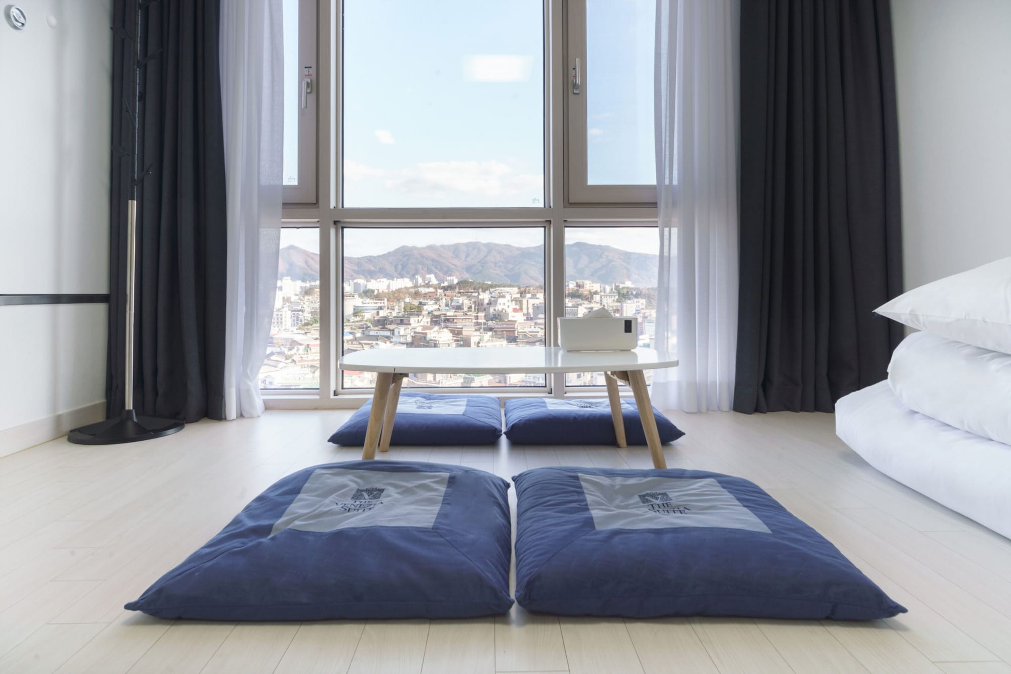Ondol, 2 Futon Beds، The Venezia Suite Hotel 2/5