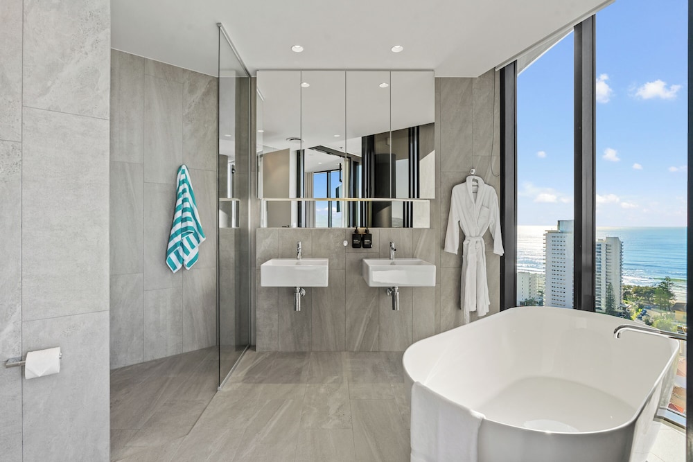 Encore Broadbeach 50/50