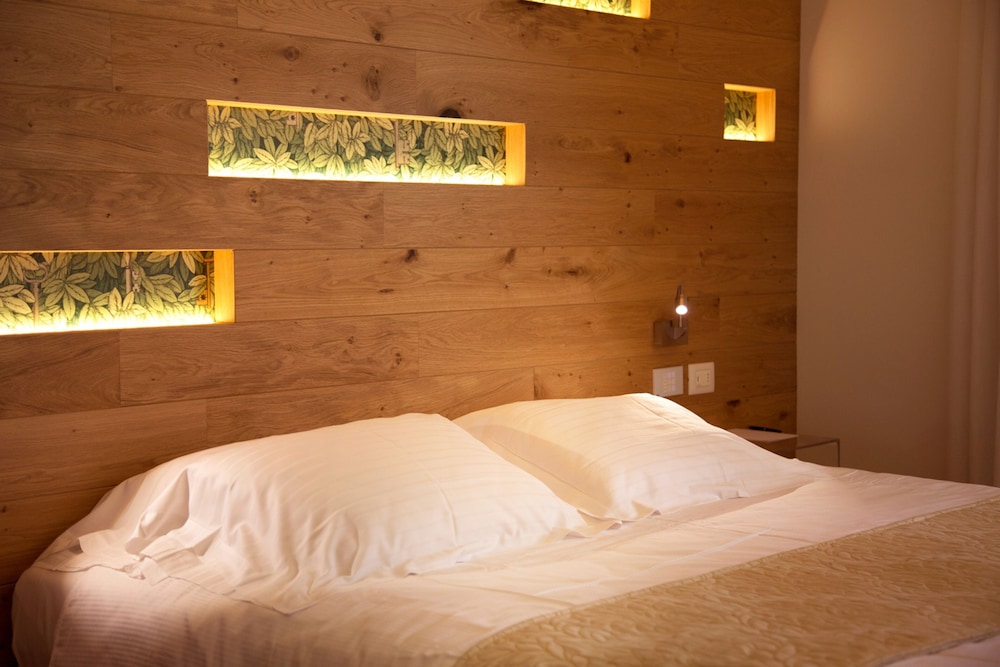 JUNIOR SUITE, PARK VIEW, BALCONY