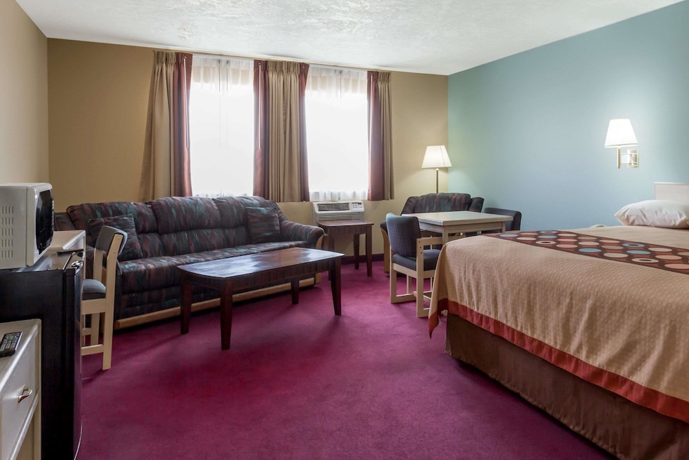 Super 8 by Wyndham Nephi 9/19