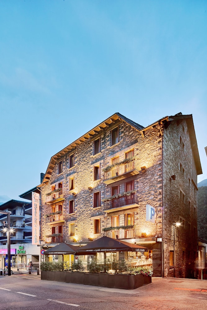 Hotel de l'Isard 1/50