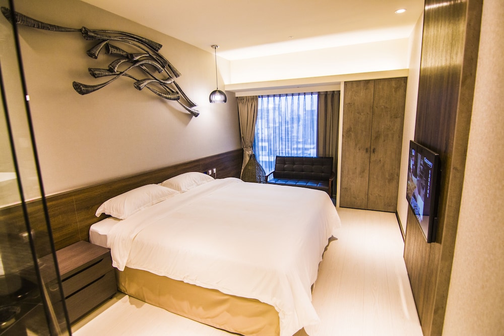 Walker Hotel Ximen 10/50