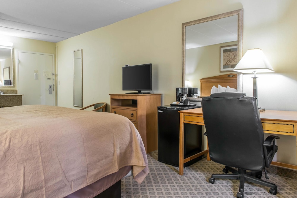 Quality Inn & Suites Fairview - Erie 16/46