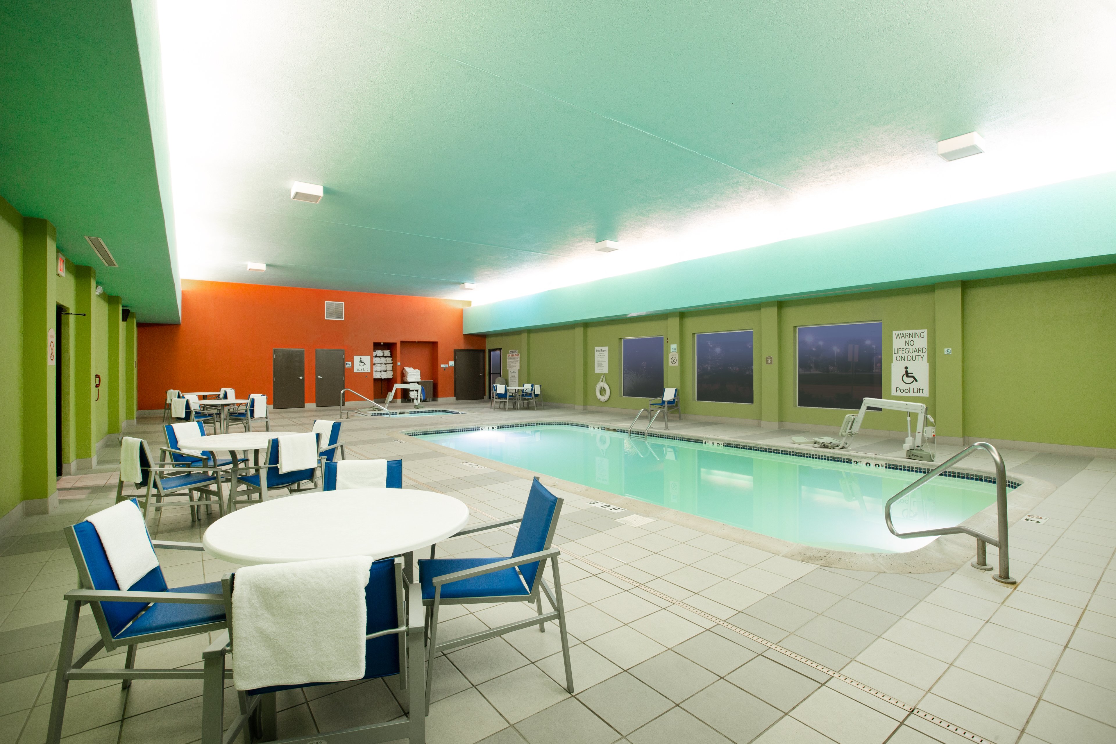 Holiday Inn Express Hotel & Suites Columbus 23/26