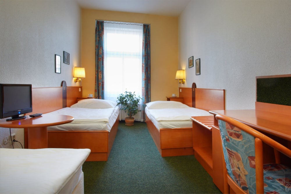 Hotel Merkur 29/63