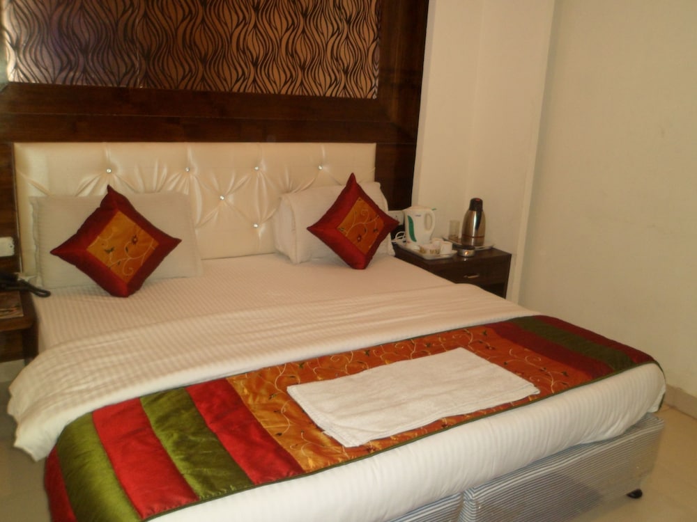 Check In Room RK Ashram 10/37