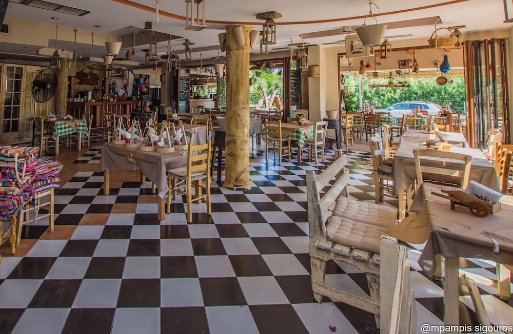 Iniohos Zante Hotel & Suites 40/50