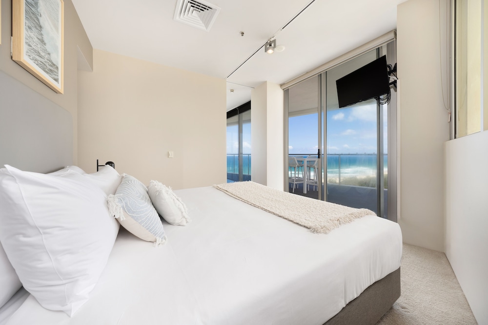 جناح بسرير كينج وسريرين منفصلين بإطلالة على البحر بغرفتي نوم، ULTIQA Air on Broadbeach 6/10