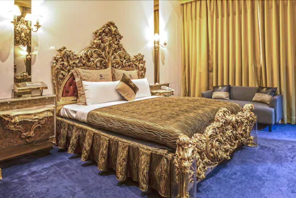 King of France Palace Hotel 4/18