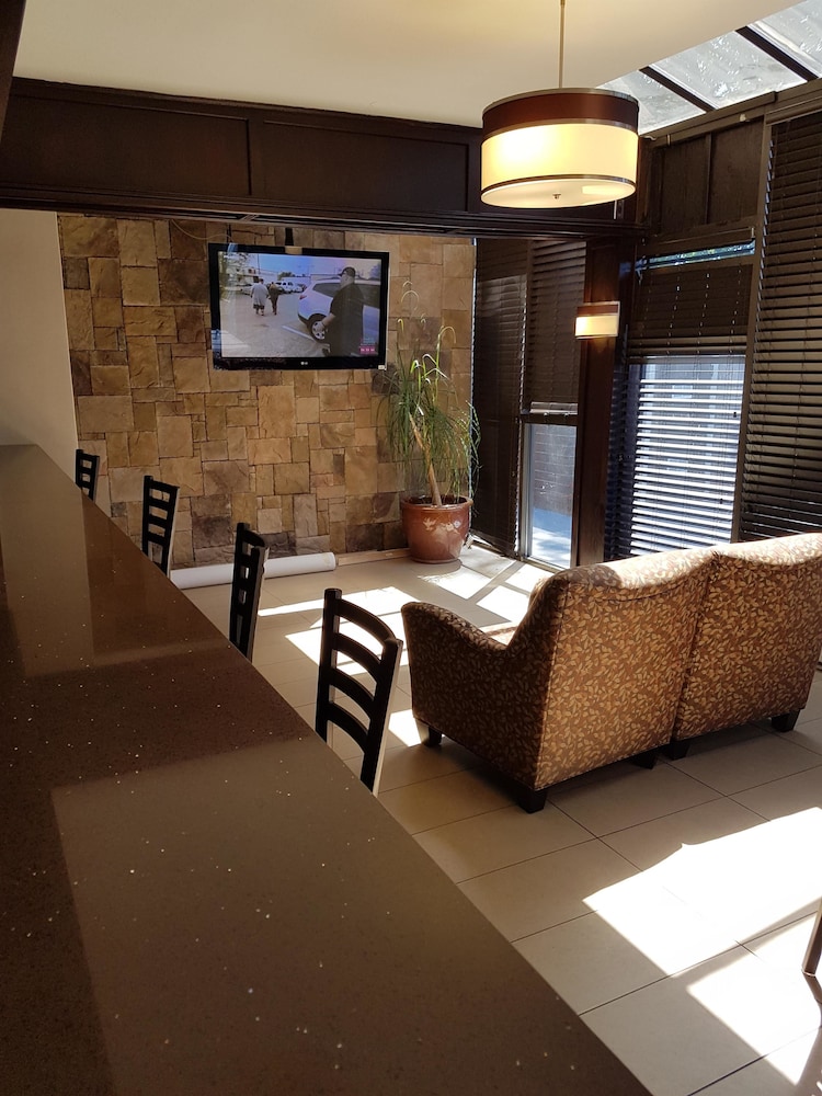 SureStay Plus by Best Western Coquitlam 33/50