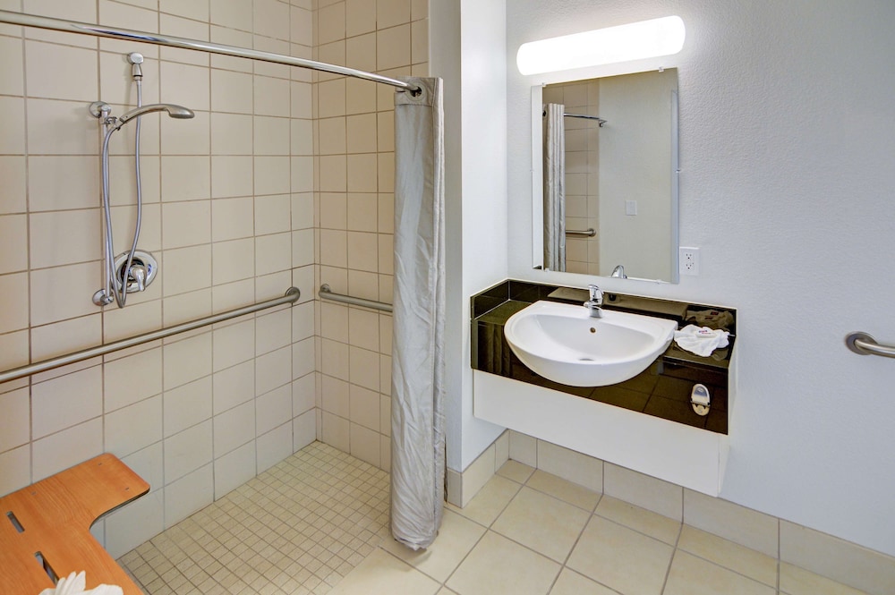 Motel6 Roanoke, TX - Northlake - Speedway 47/48