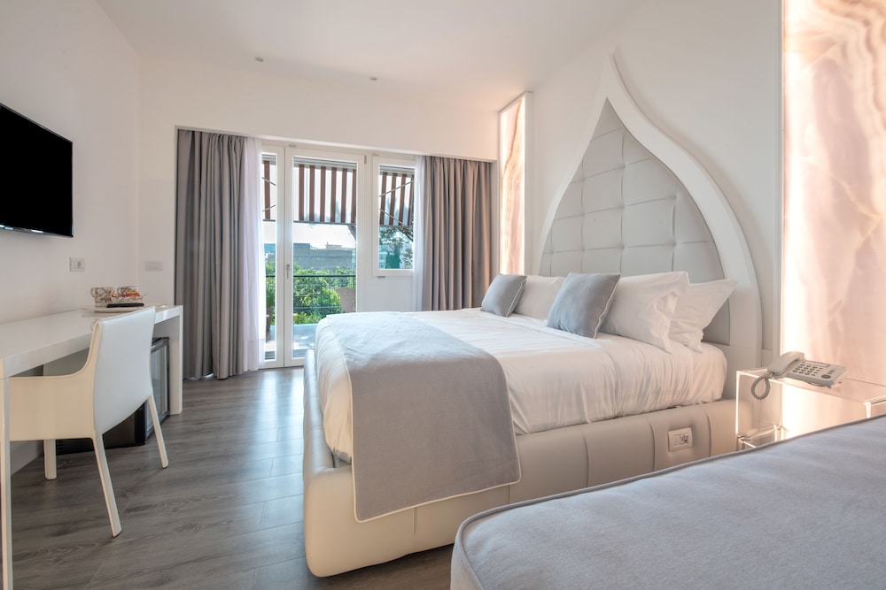 Diamond Suite 23/63