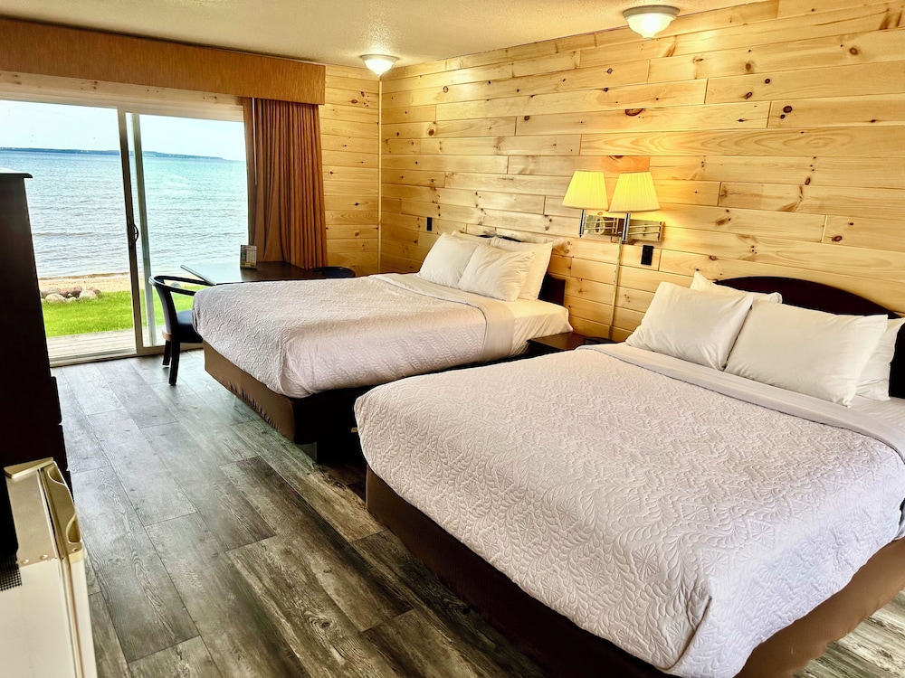 Sunrise Beach Motel 12/47