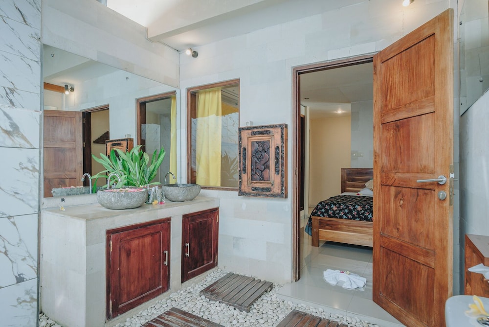 Frangipani Beach Villa 20/68