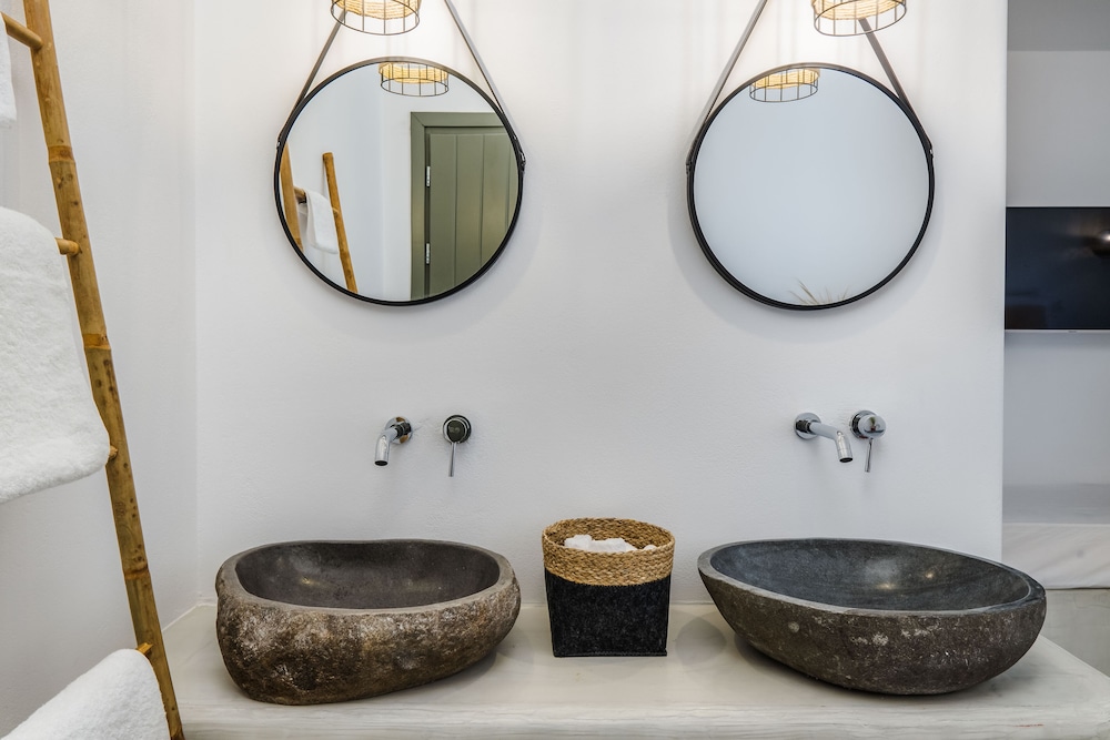 Amethyst Exclusive Suites Oia 11/72