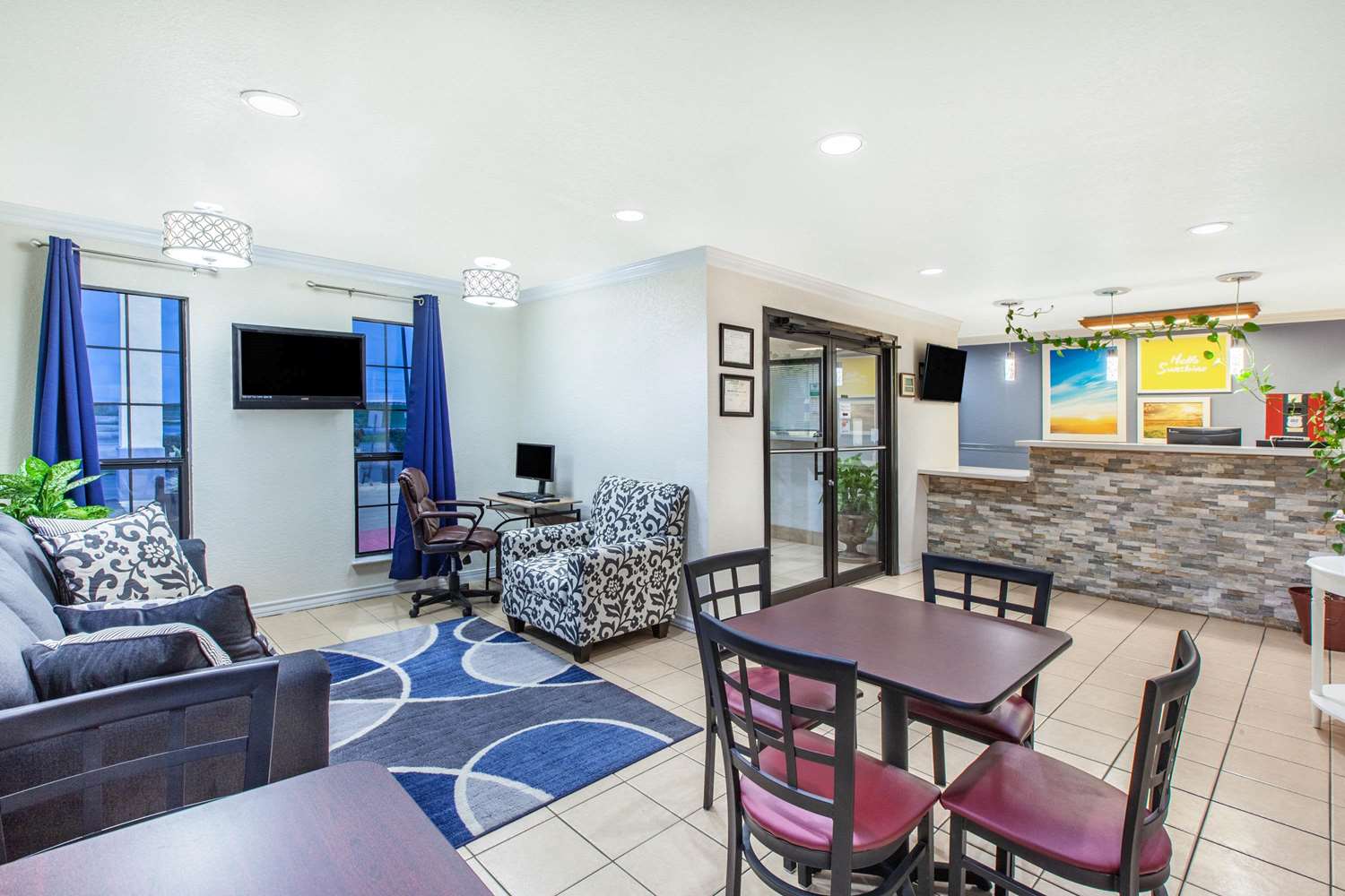Days Inn & Suites by Wyndham Braunig Lake 15/22