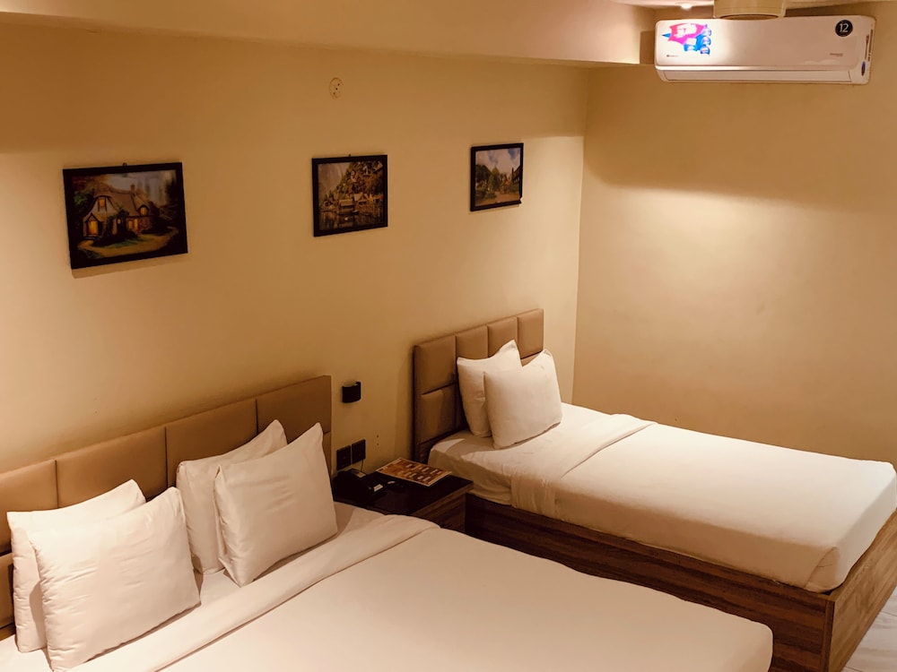 Junior Suite, Studio, 1 Double and 1 Single Bed، Hotel Pearl Inn 2/7