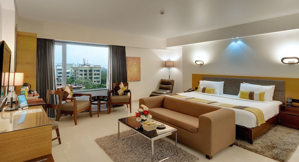 EXECUTIVE, SUITE, KING BED