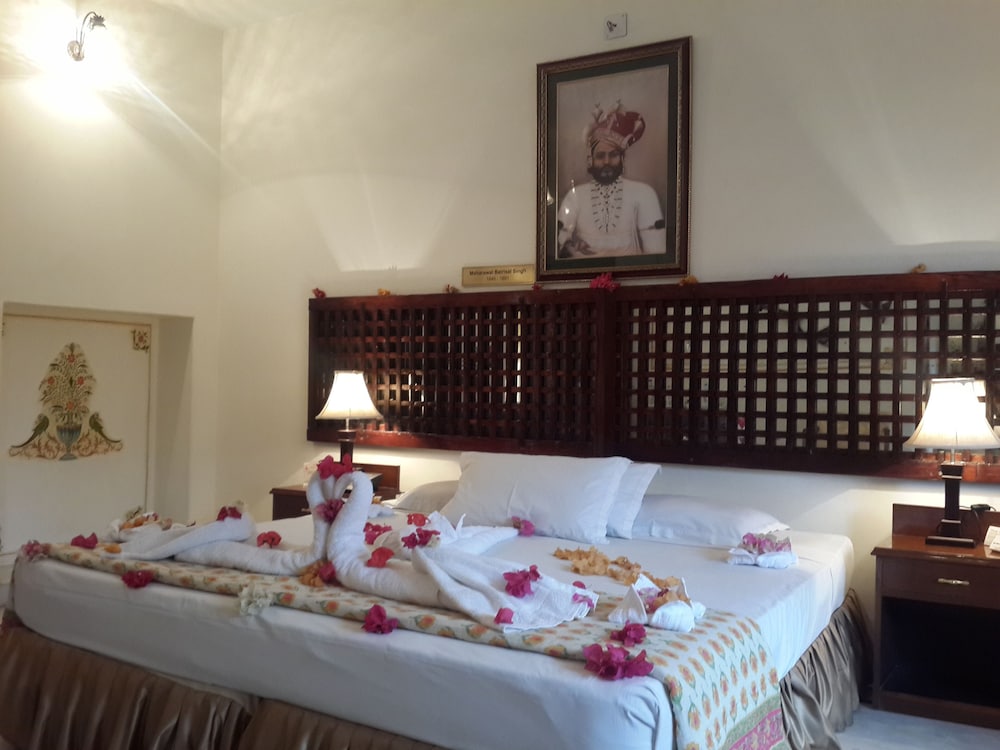 WelcomHeritage MANDIR PALACE 53/63