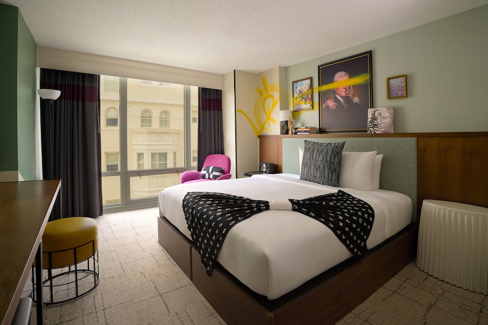 SUPERIOR, KING BED