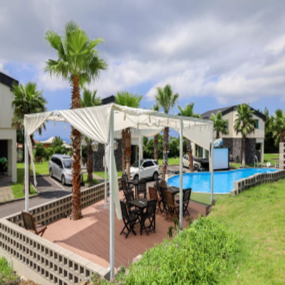 Pool & Villa Sorang 65/70