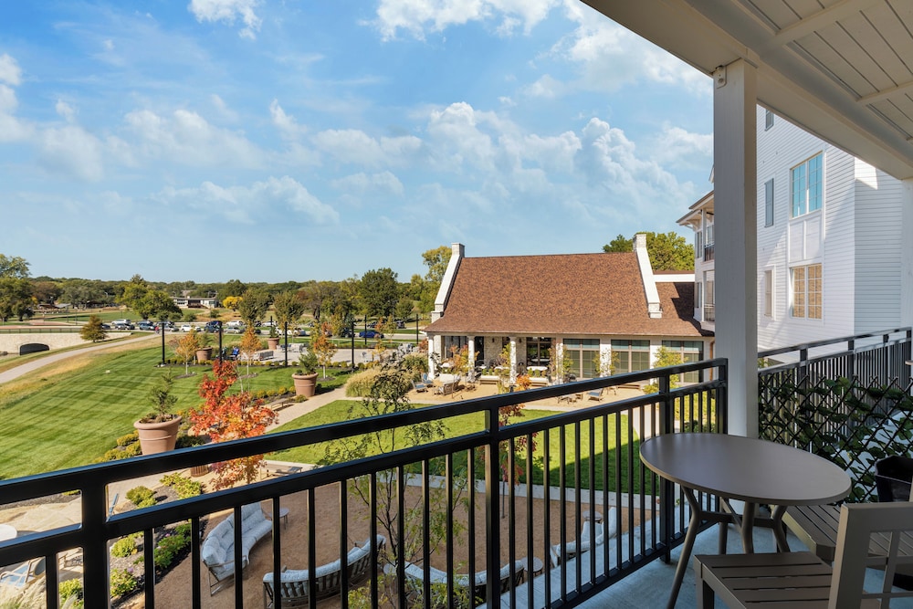The Inn At Meadowbrook 33/50