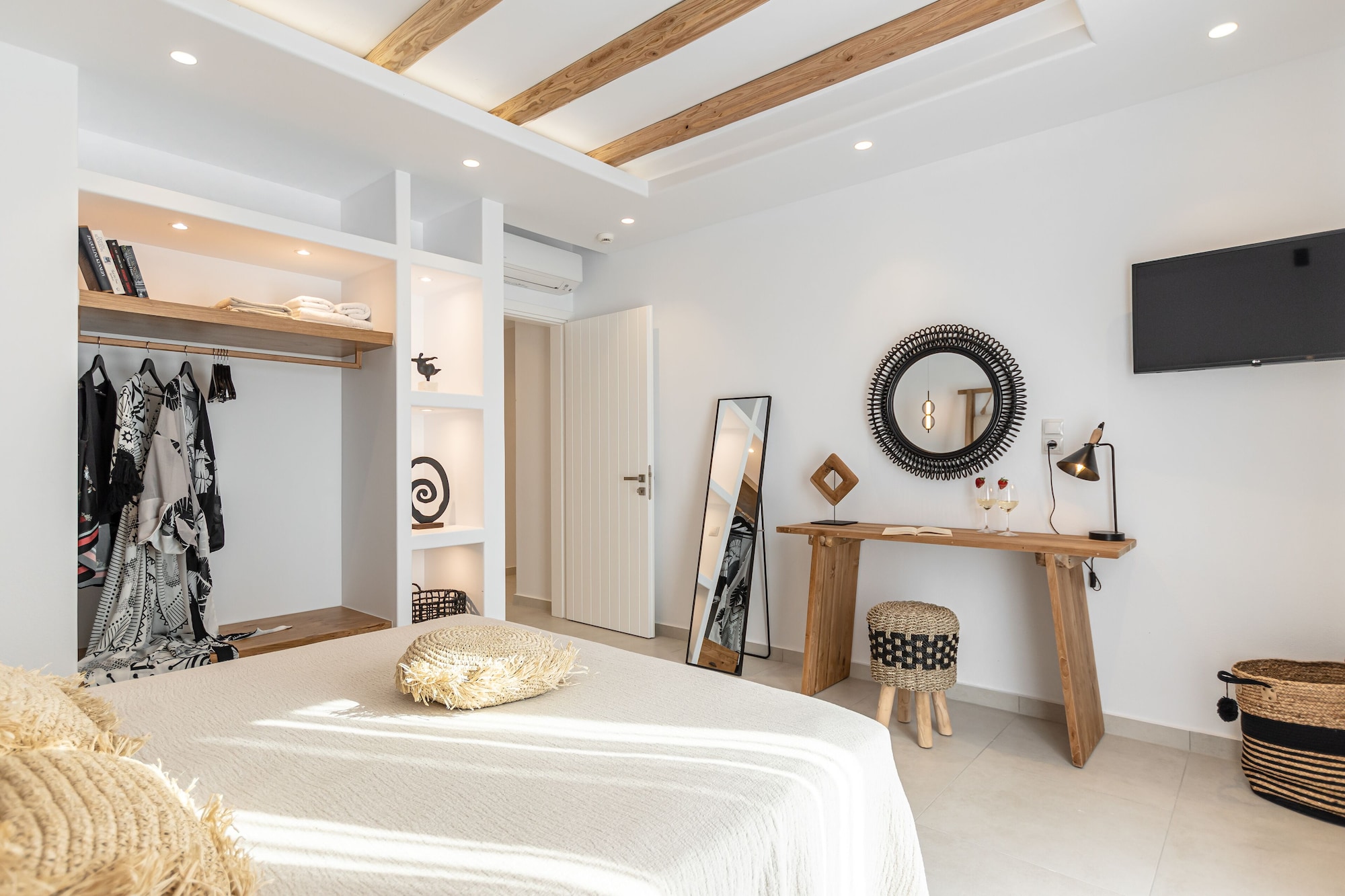 2 BEDROOMS, EXECUTIVE, SUITE, SEA VIEW, PRIVATE POOL