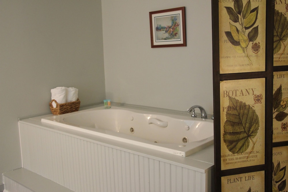 The Vermont Inn 50/50