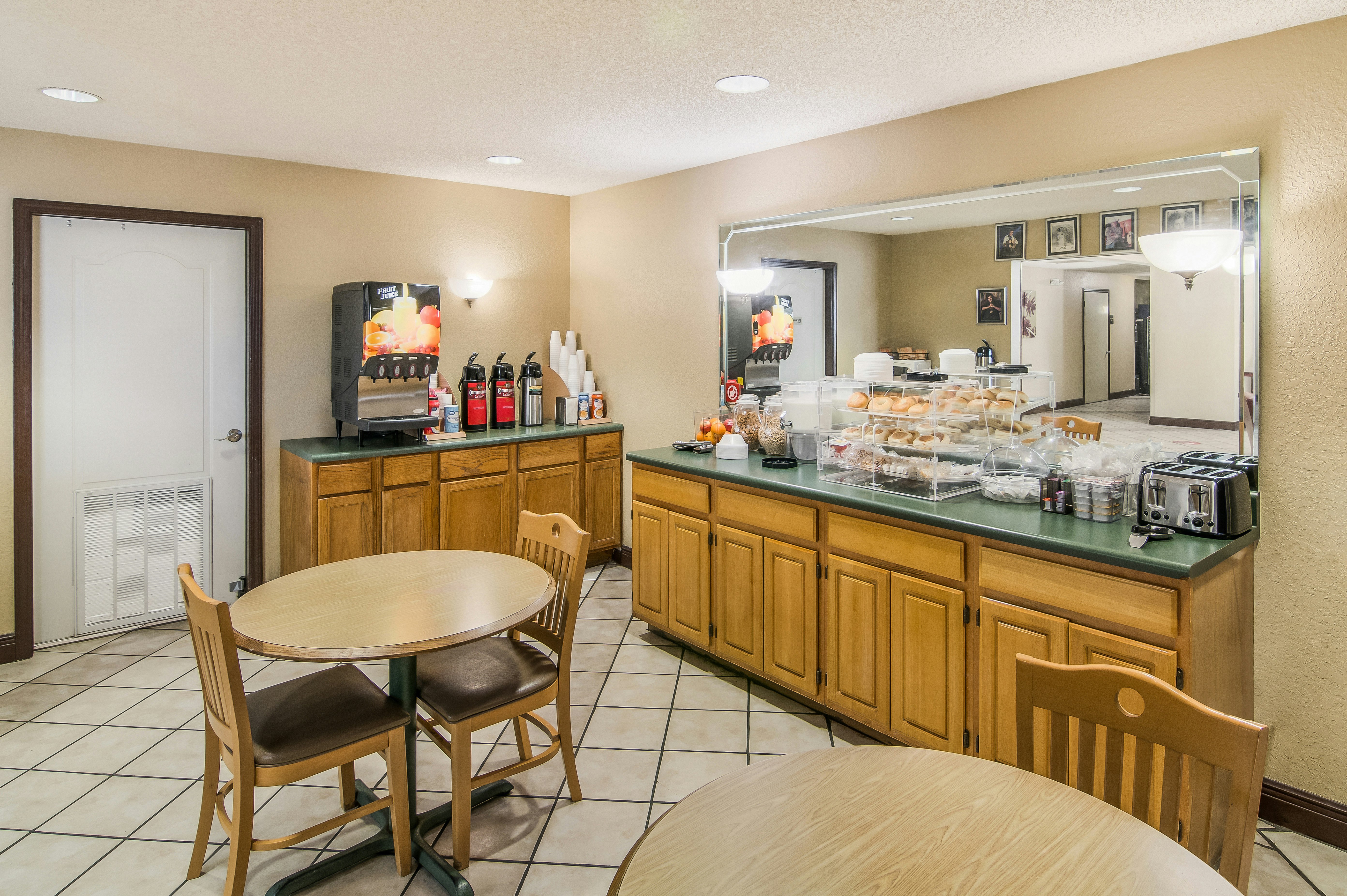 Red Roof Inn & Suites Pensacola East - Milton 31/39