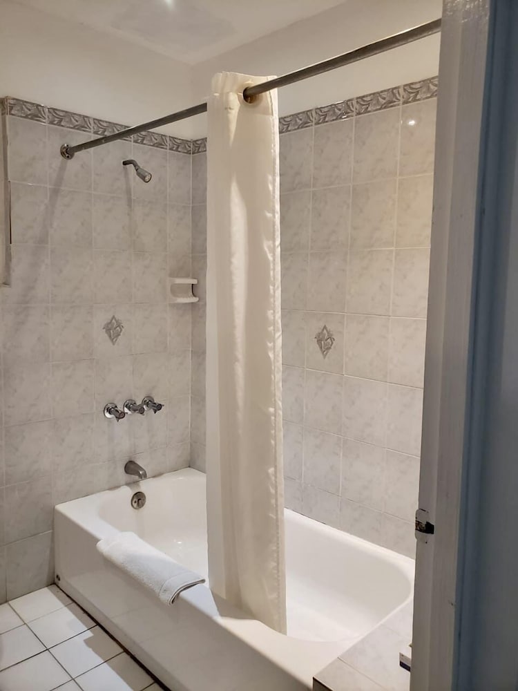 Coral Seas Beach Resort 57/58