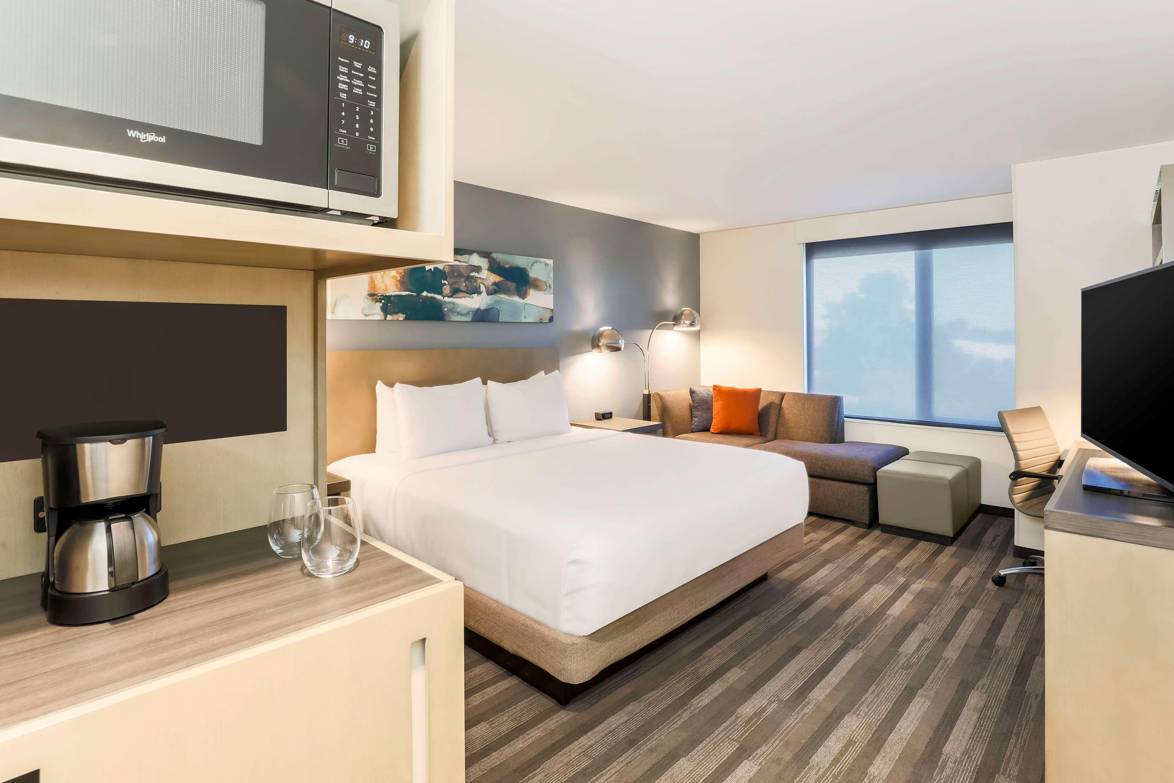 Room, King Bed