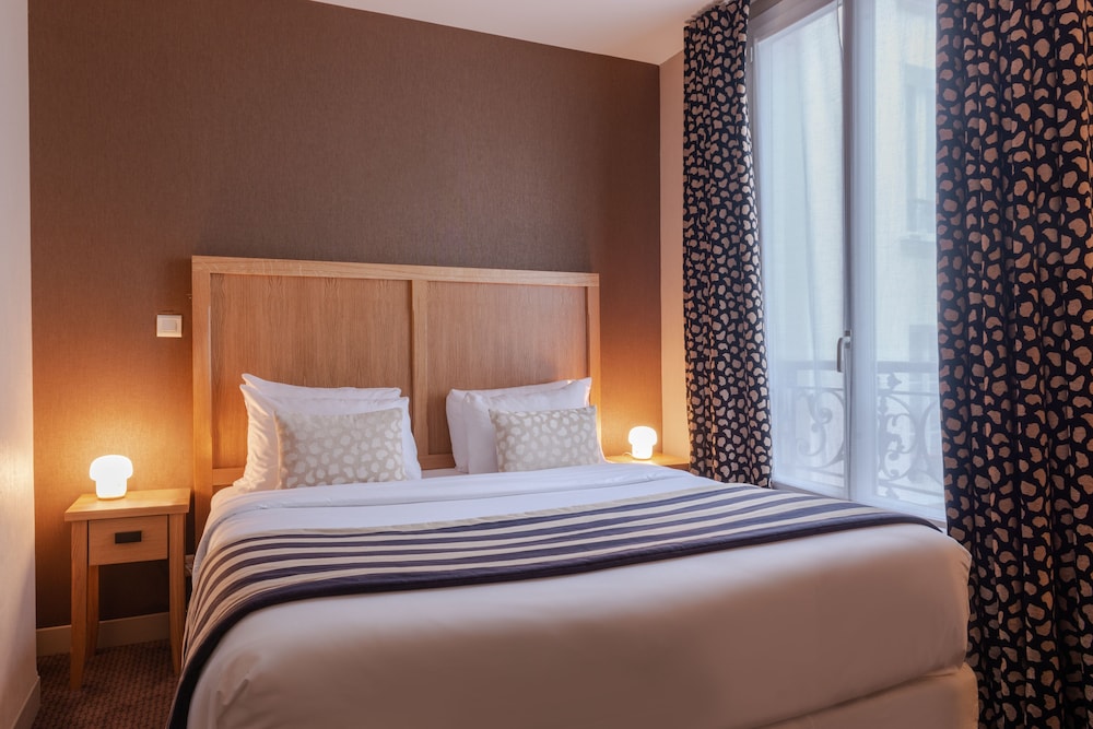 Hotel 29 Lepic 27/66