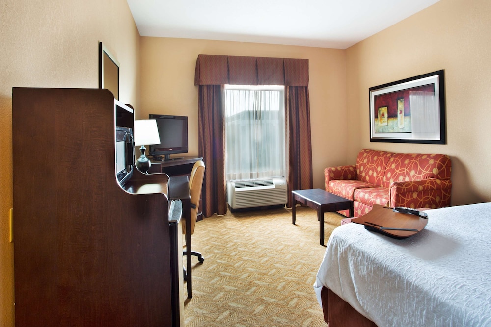 Hampton Inn and Suites Laurel, MS 12/45