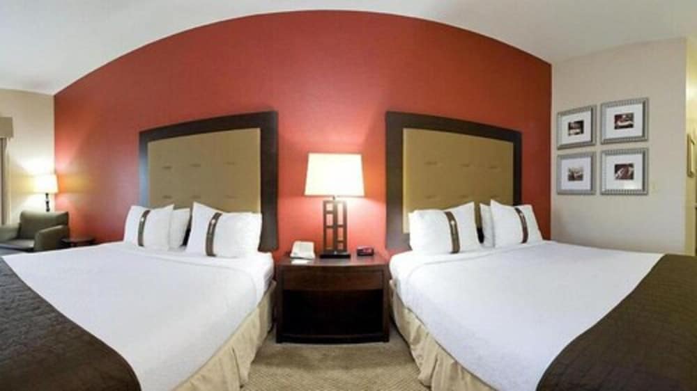 Holiday Inn Batesville 14/39