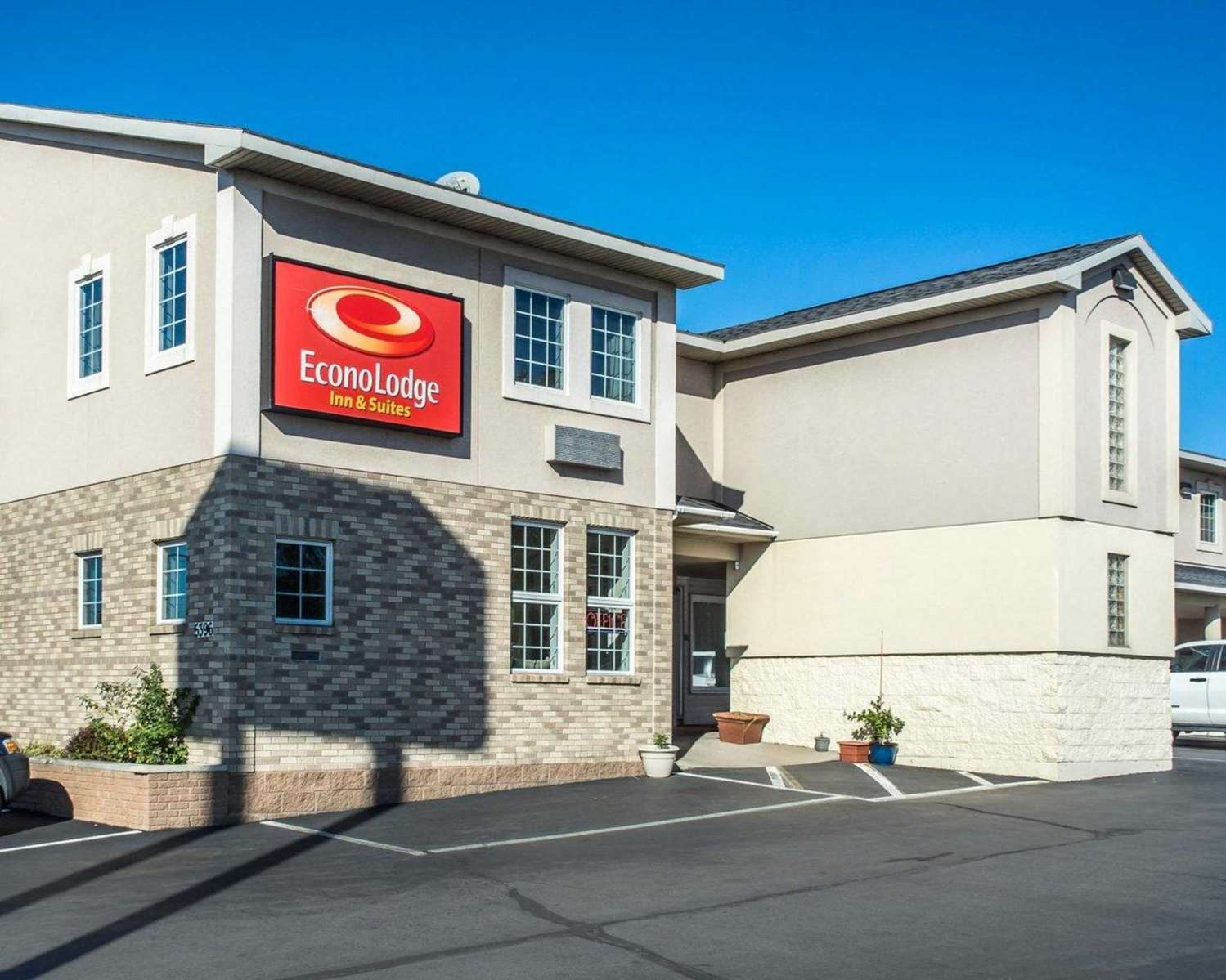 Econo Lodge Inn & Suites North Syracuse Airport 12/13