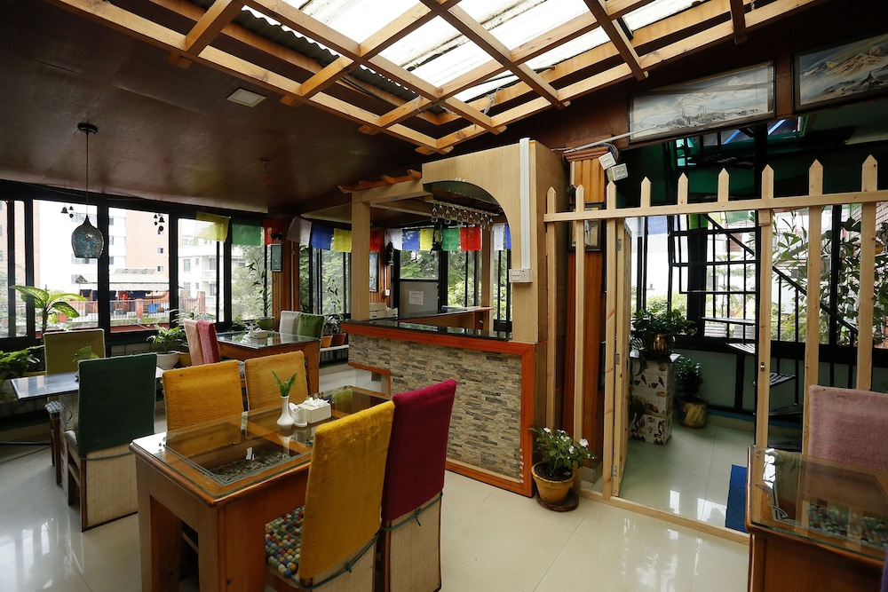 Shangri-La Boutique Hotel 30/50