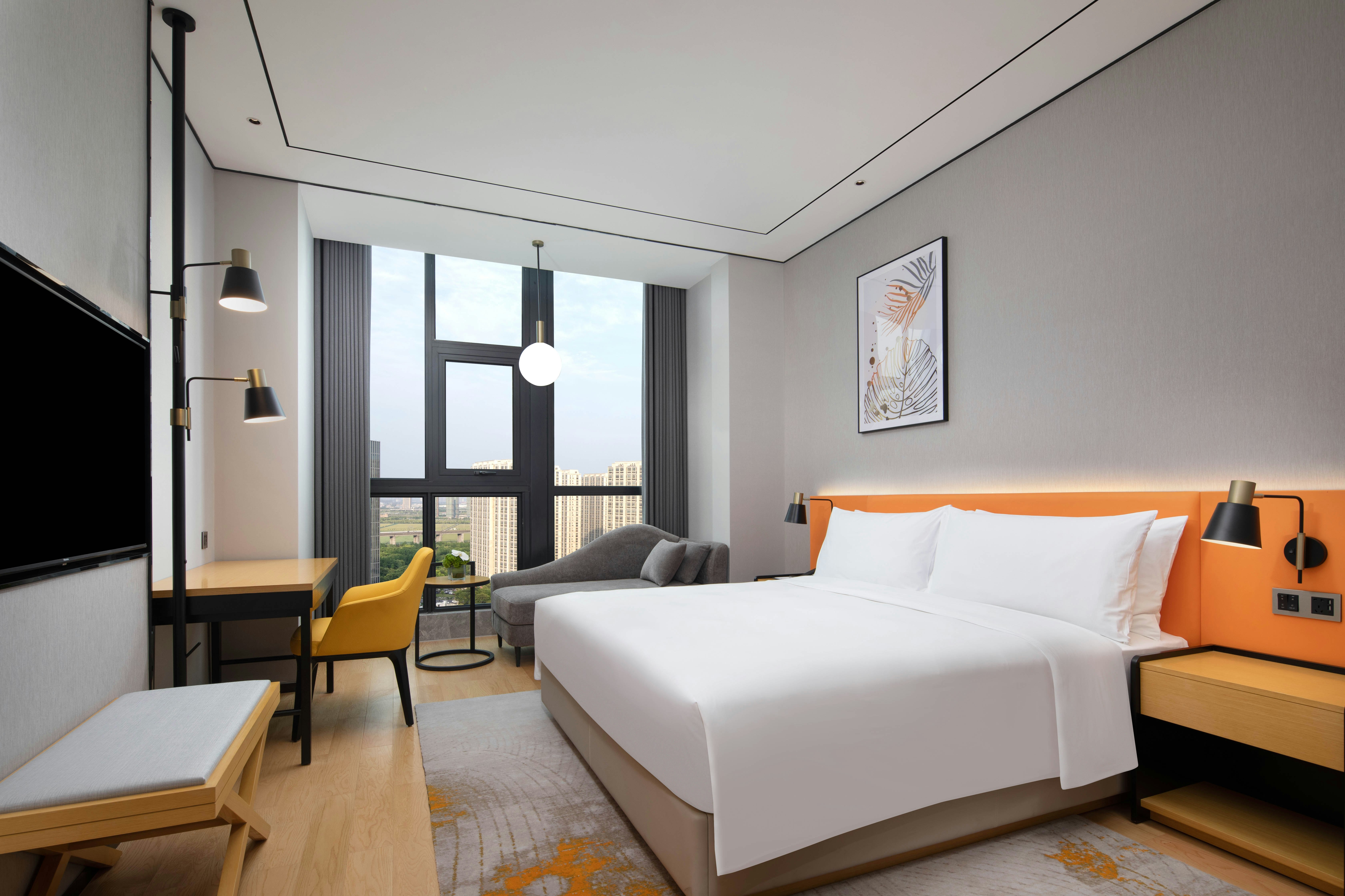GUEST ROOM, KING BED, HIGH FLOOR