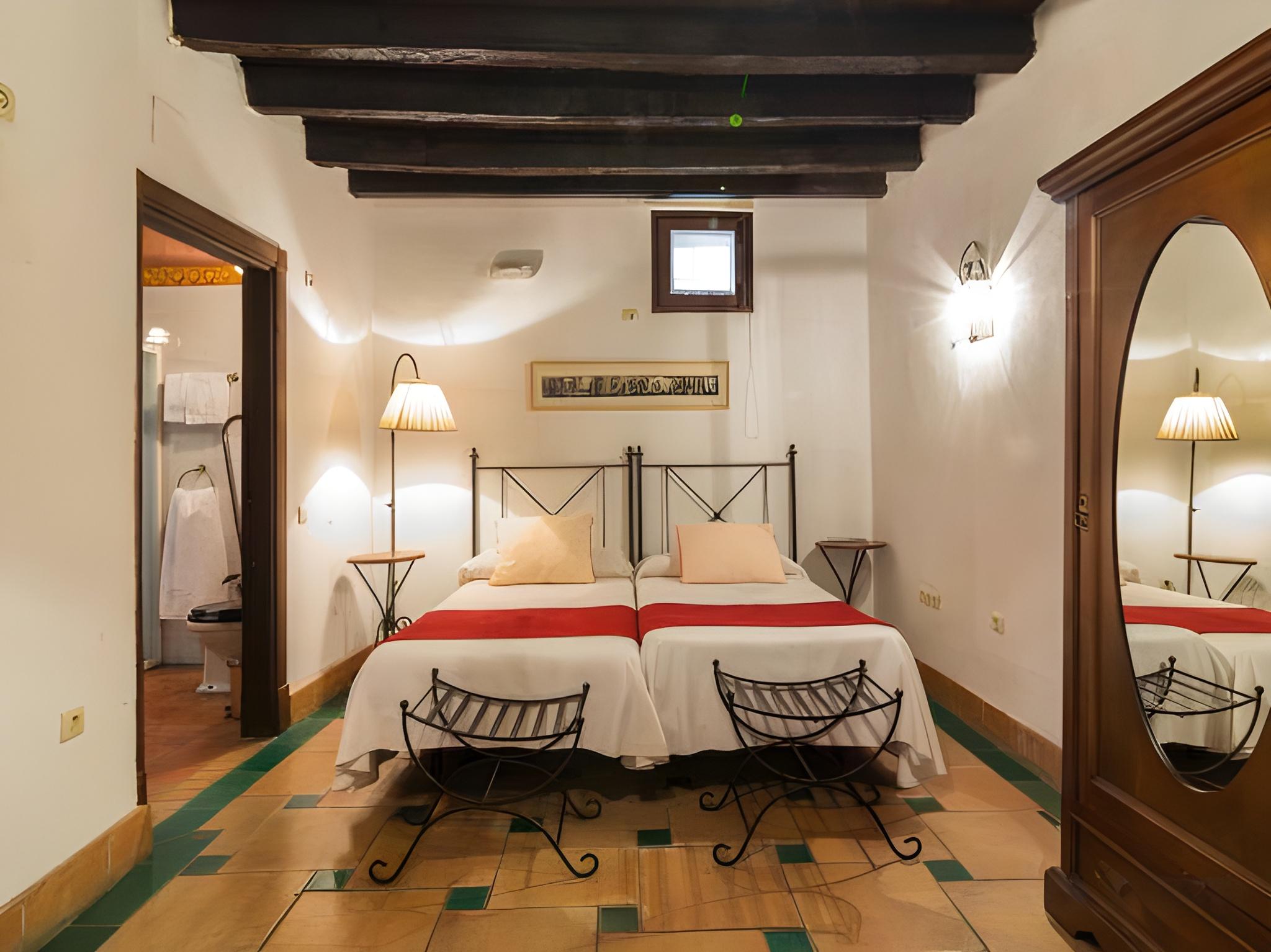 ROOM, TRIPLE