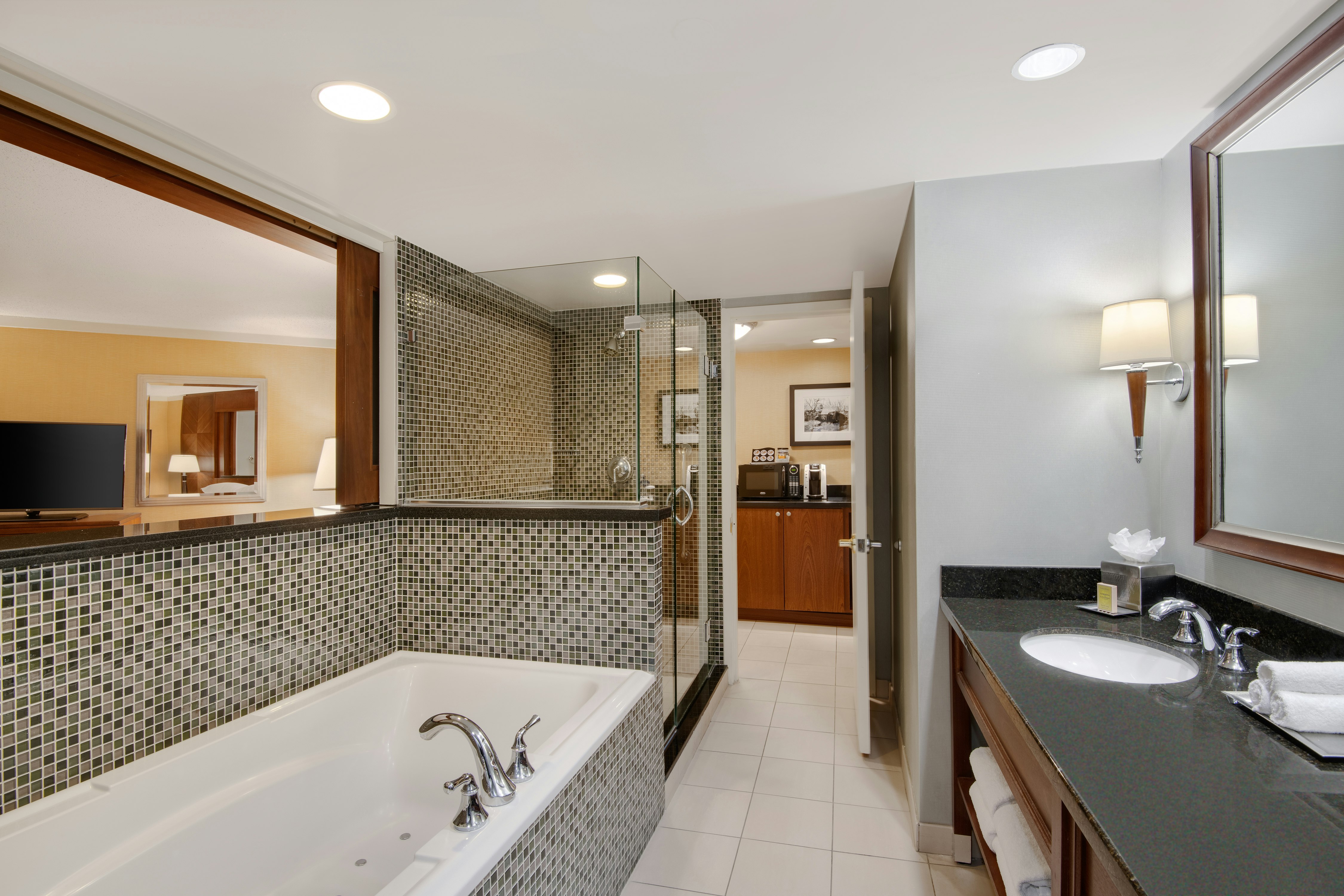 Junior Suite, King Bed, Bathtub, Large