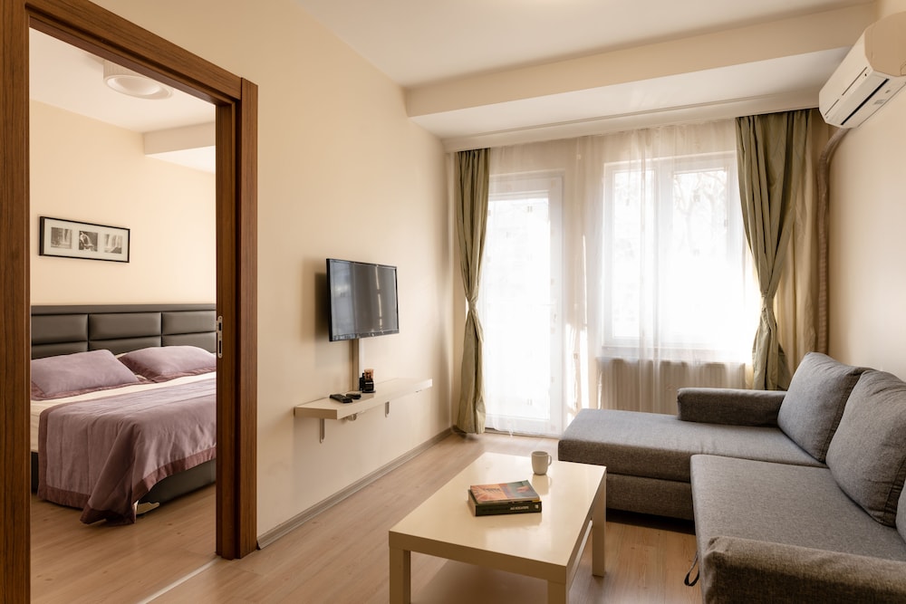 A Studio Apartment 39/62