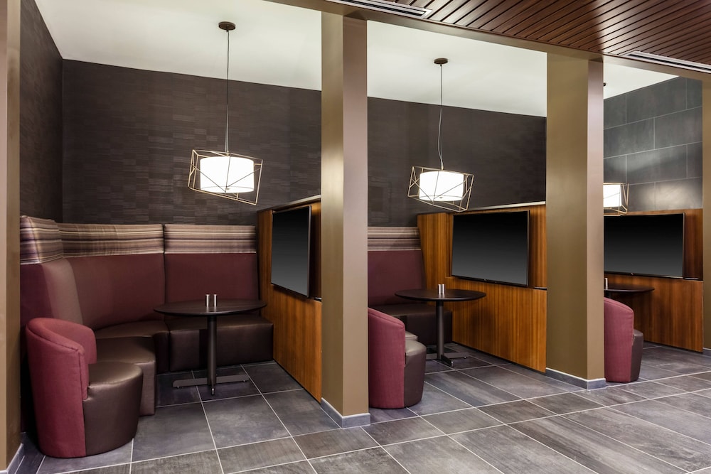 Courtyard By Marriott Indianapolis West-Speedway 14/44