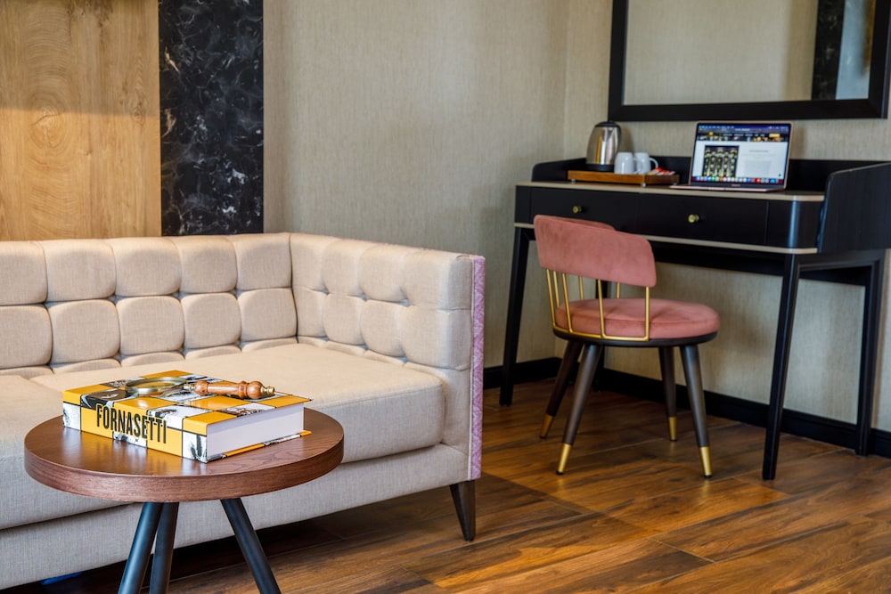 Euro Design Hotel 66/71