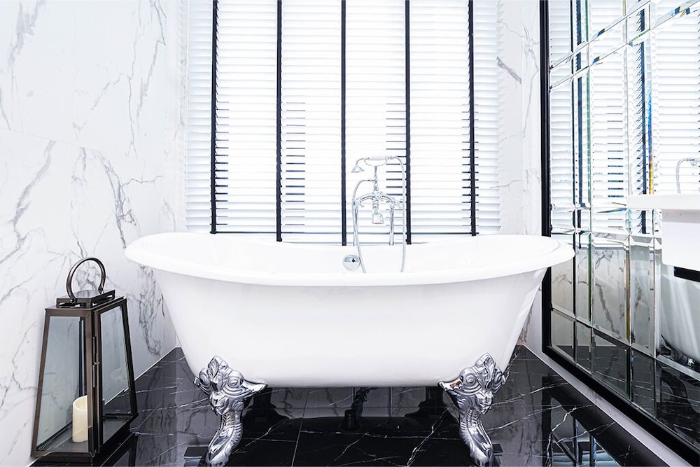 Glory Boutique Suites 50/50