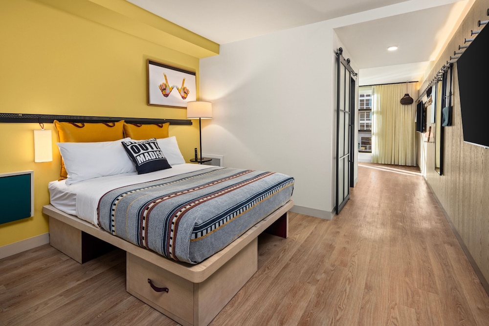 Room, 2 Queen Beds