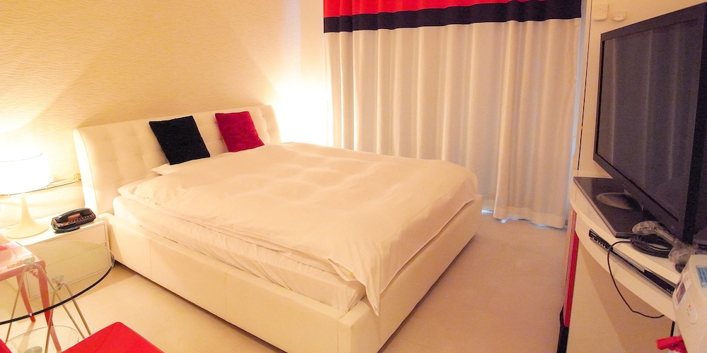 V Hotel - Adults Only 18/50